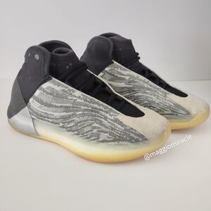 Adidas Yeezy quantum